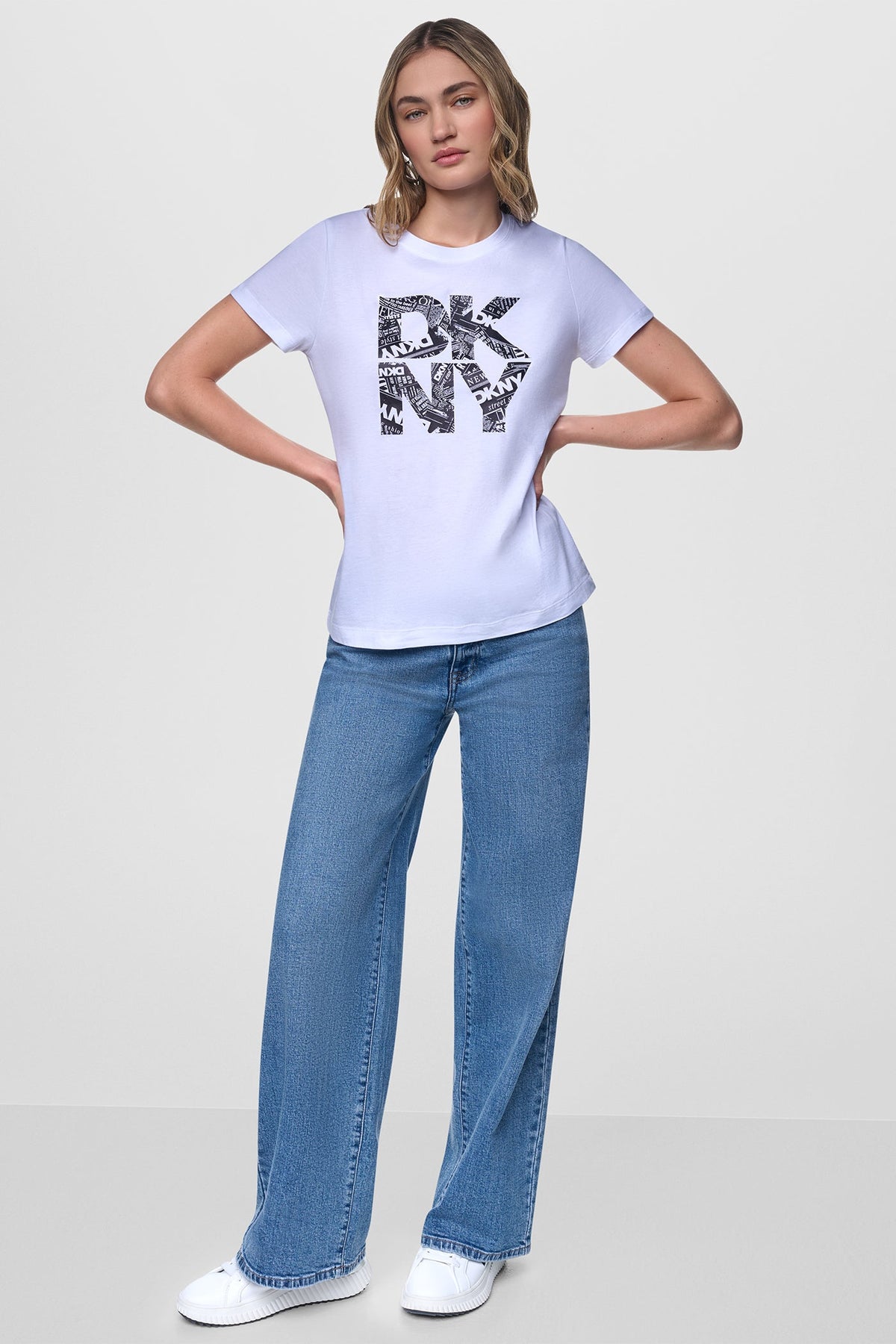 DKNY NEWSPRINT DKNY STACKED LOGO TEE