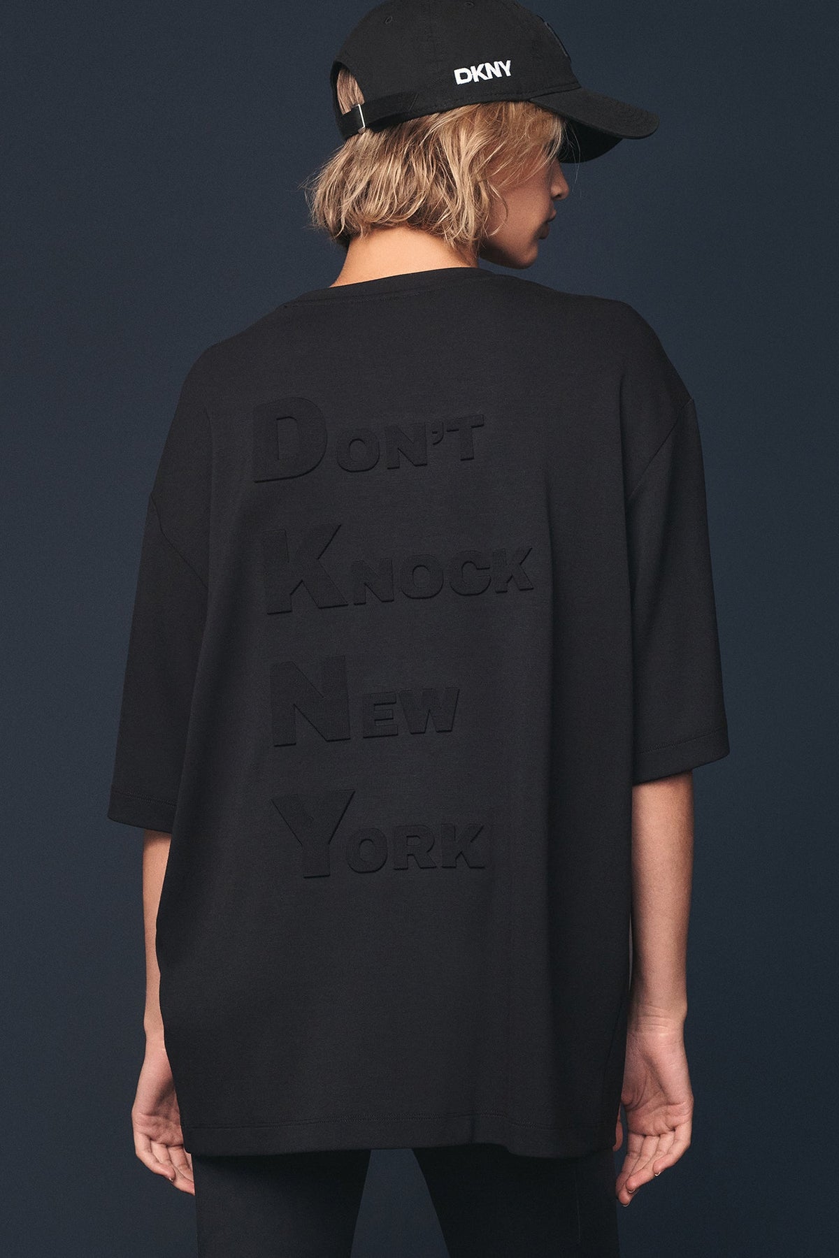 DKNY DKNY X YANKEES SHORT-SLEEVE EMBOSSED TEE