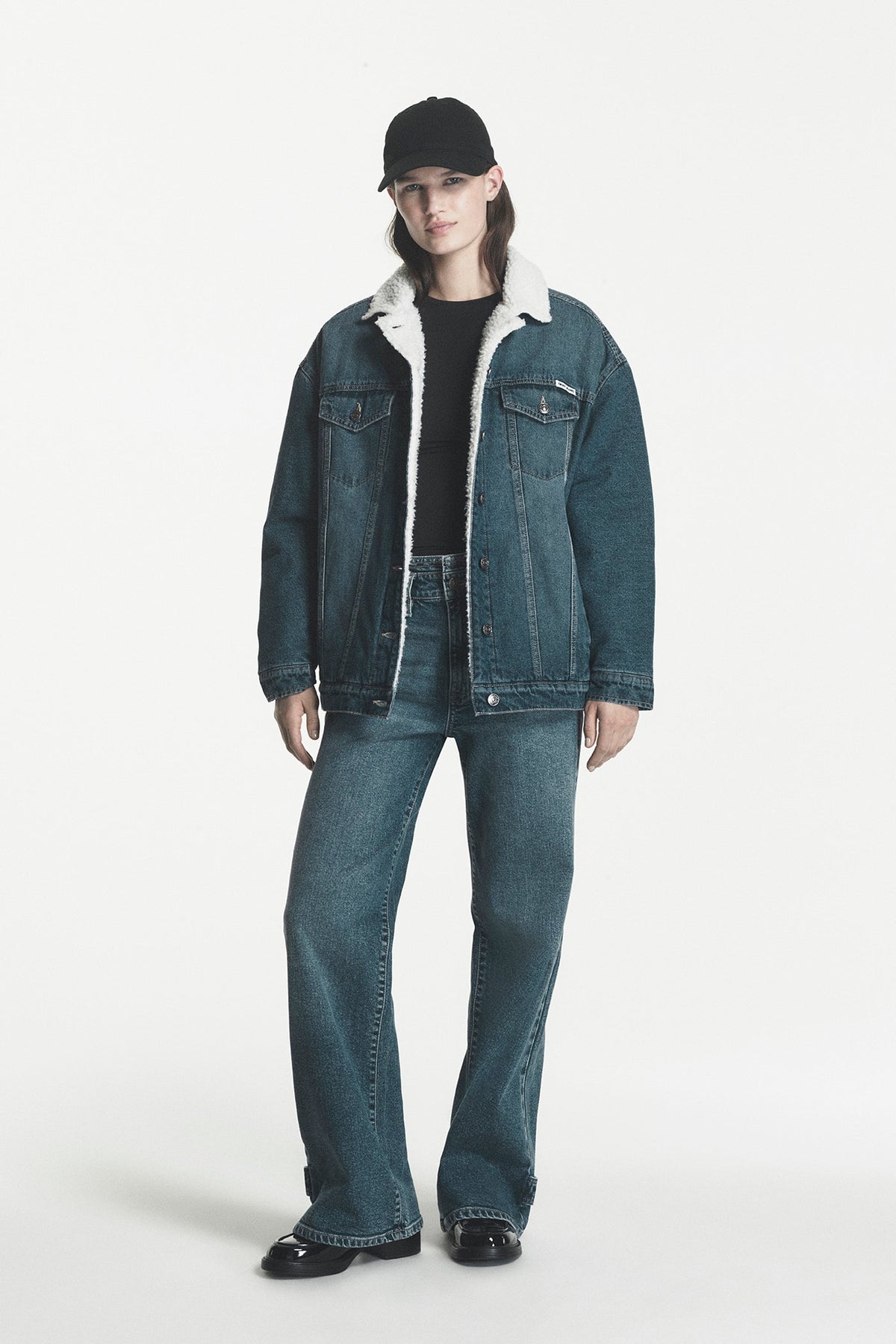 DKNY SHERPA COLLAR DENIM TRUCKER JACKET