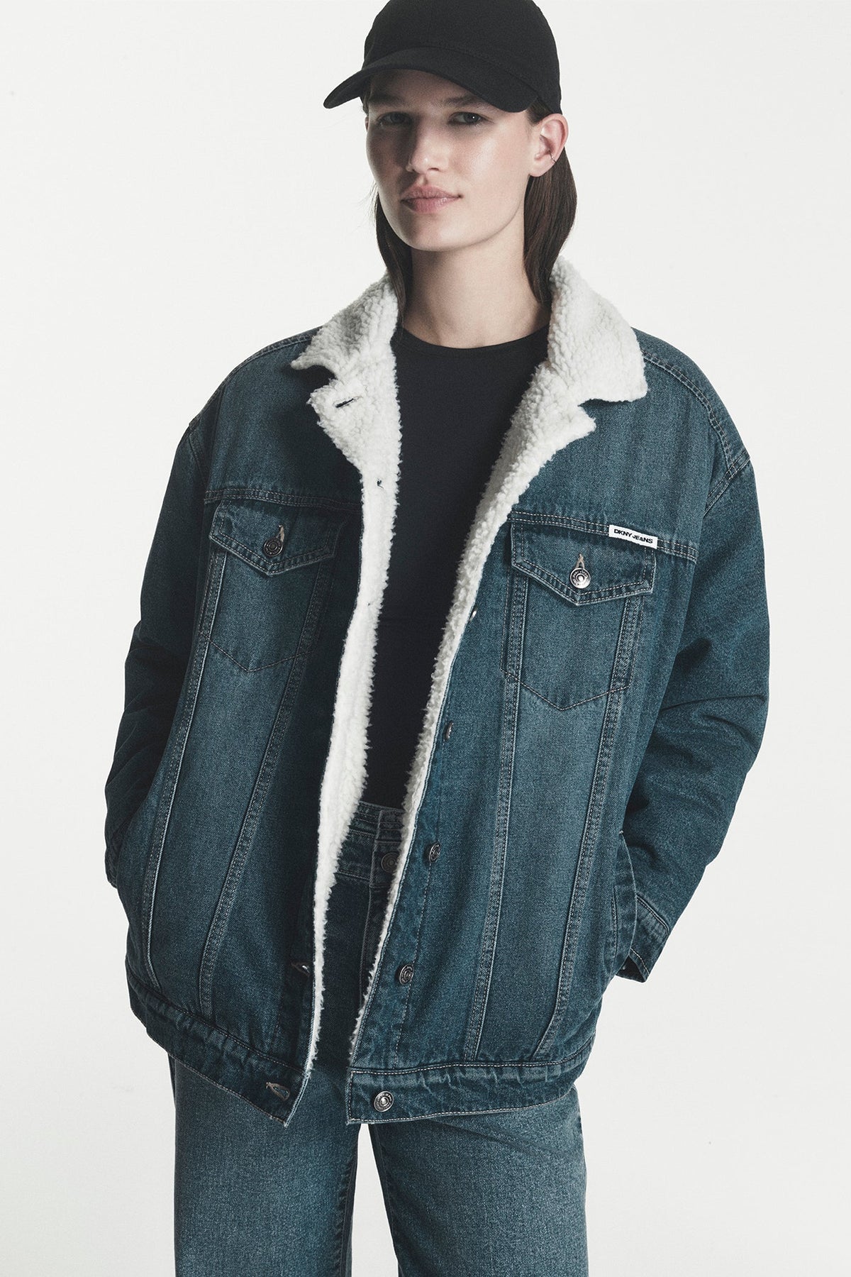 DKNY SHERPA COLLAR DENIM TRUCKER JACKET