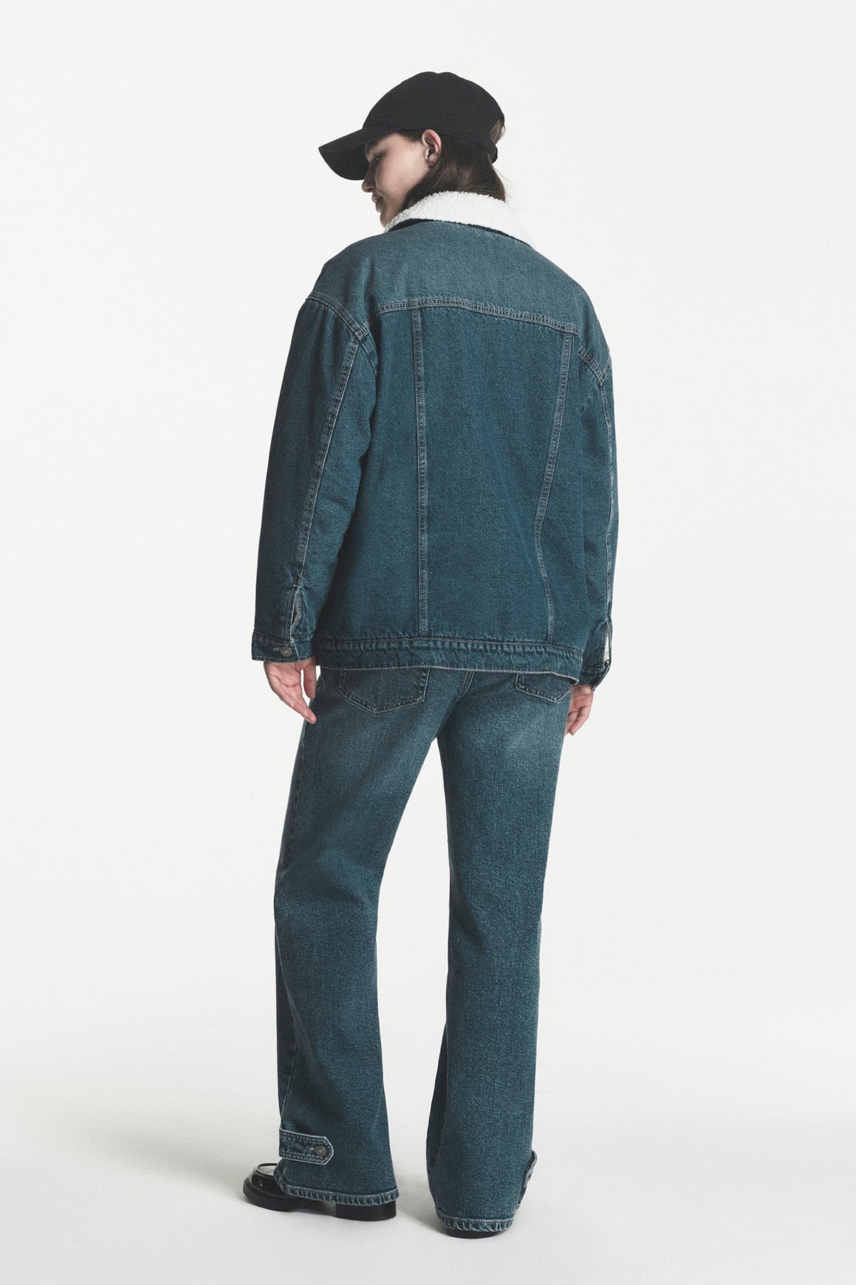 DKNY SHERPA COLLAR DENIM TRUCKER JACKET