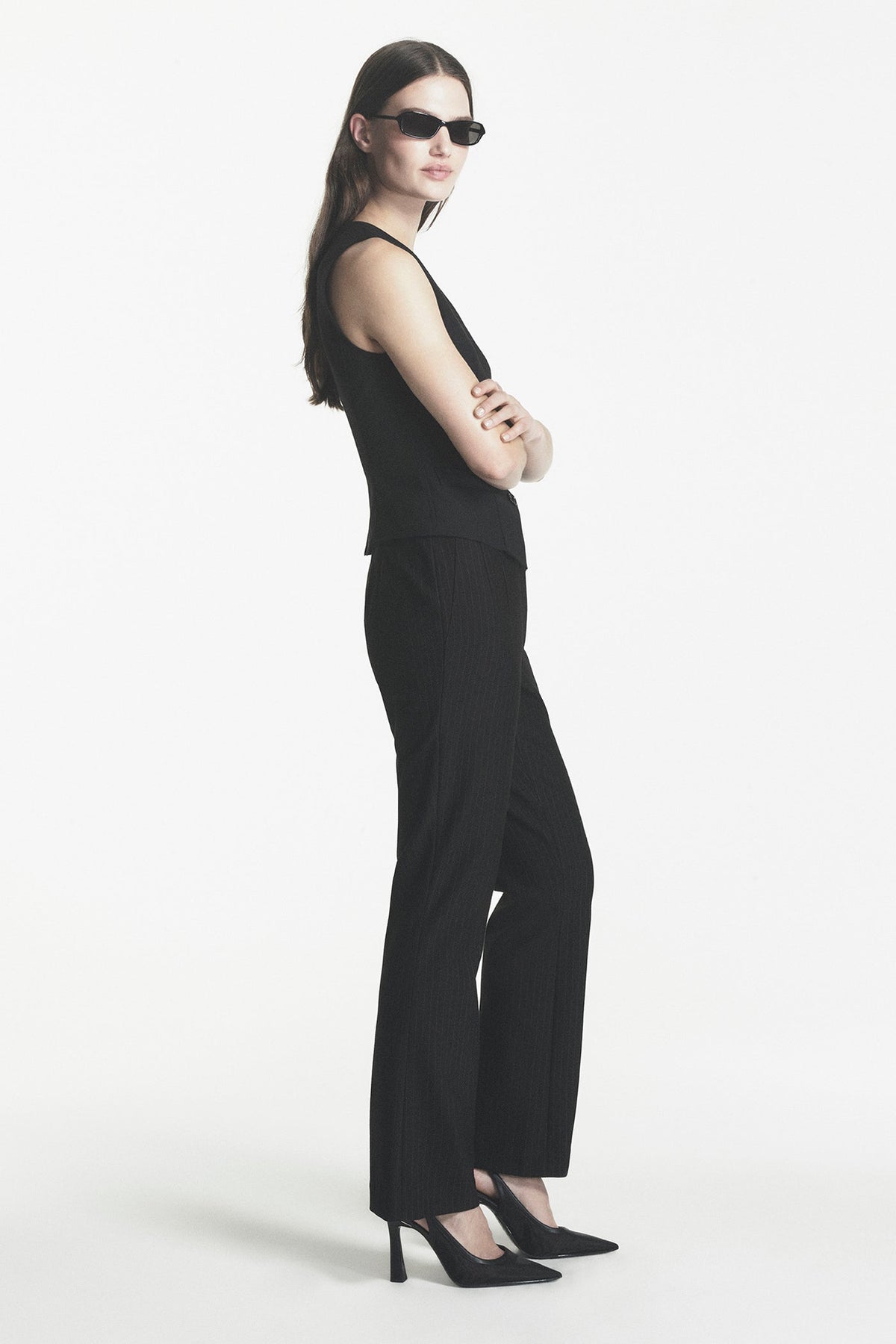 DKNY THREE BUTTON WAISTCOAT