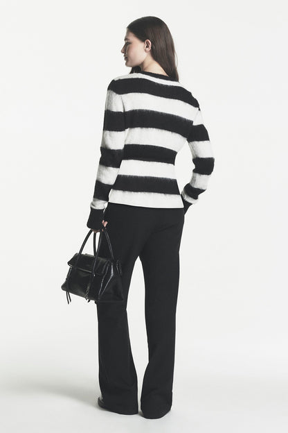 DKNY STRIPE CREW NECK SWEATER