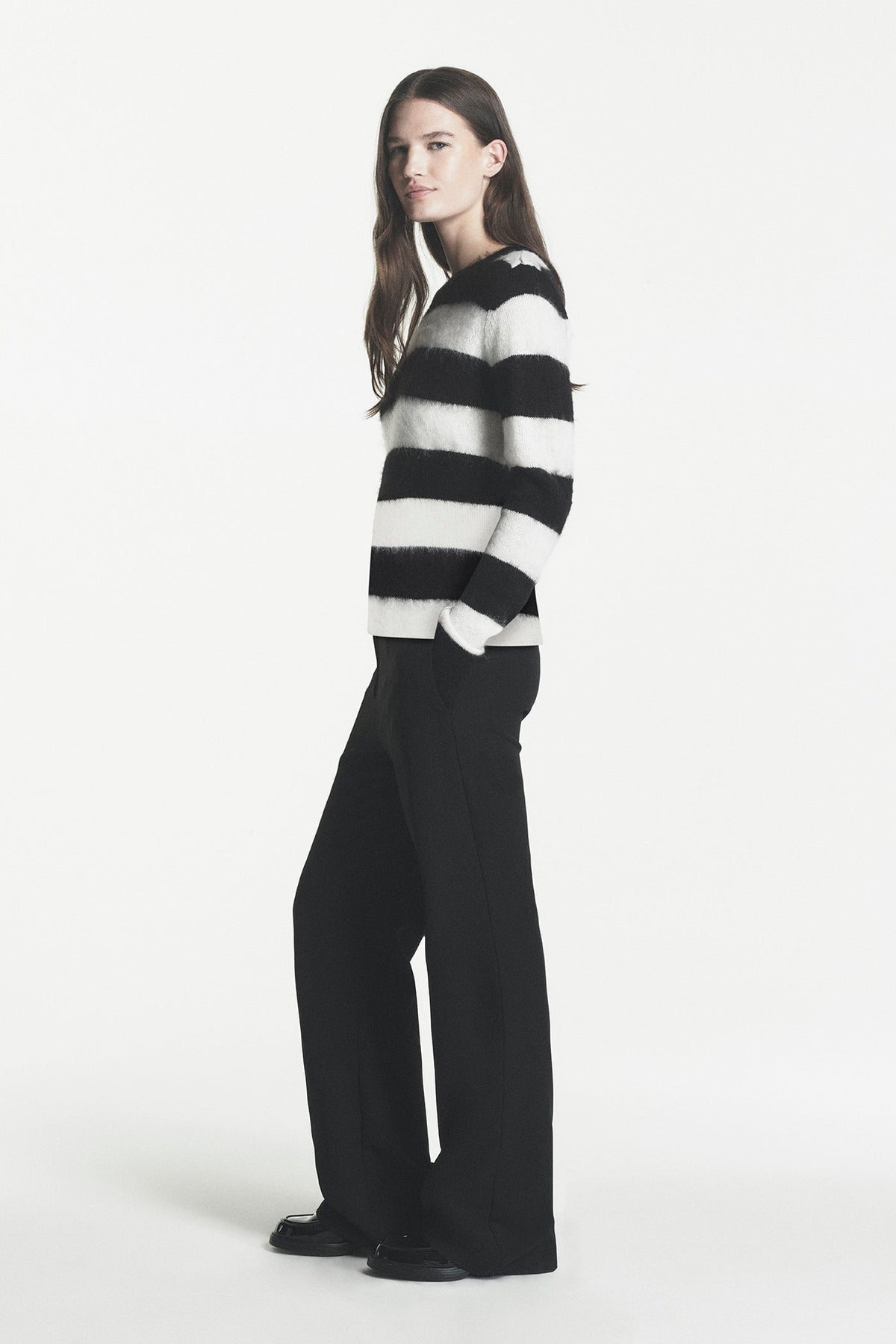 DKNY STRIPE CREW NECK SWEATER
