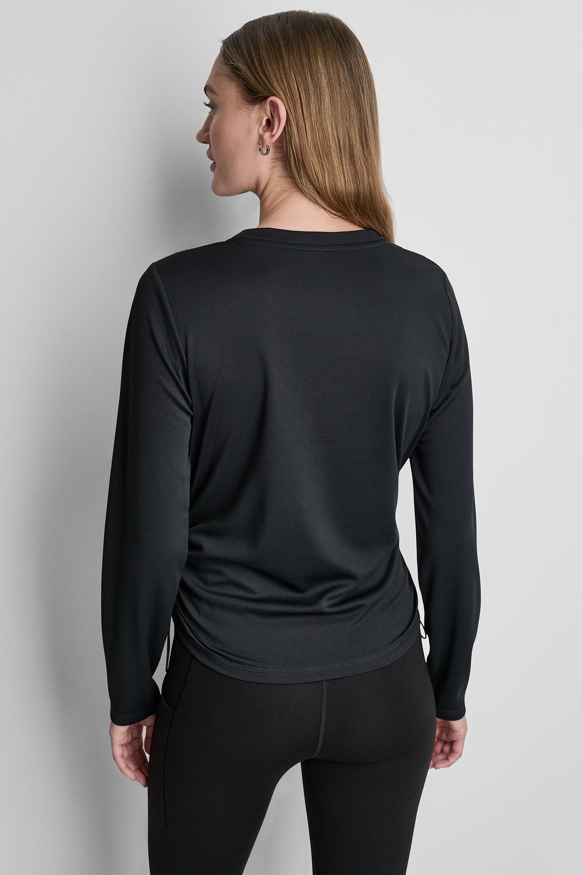 DKNY LONG SLEEVE V-NECK TECH TEE