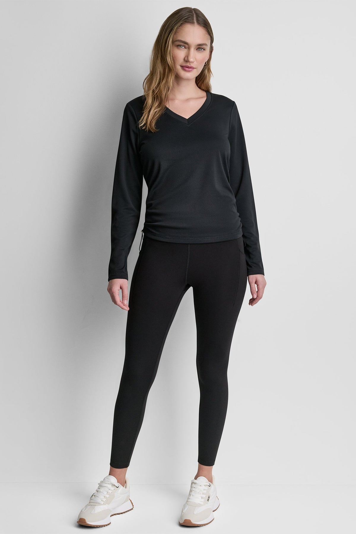 DKNY LONG SLEEVE V-NECK TECH TEE