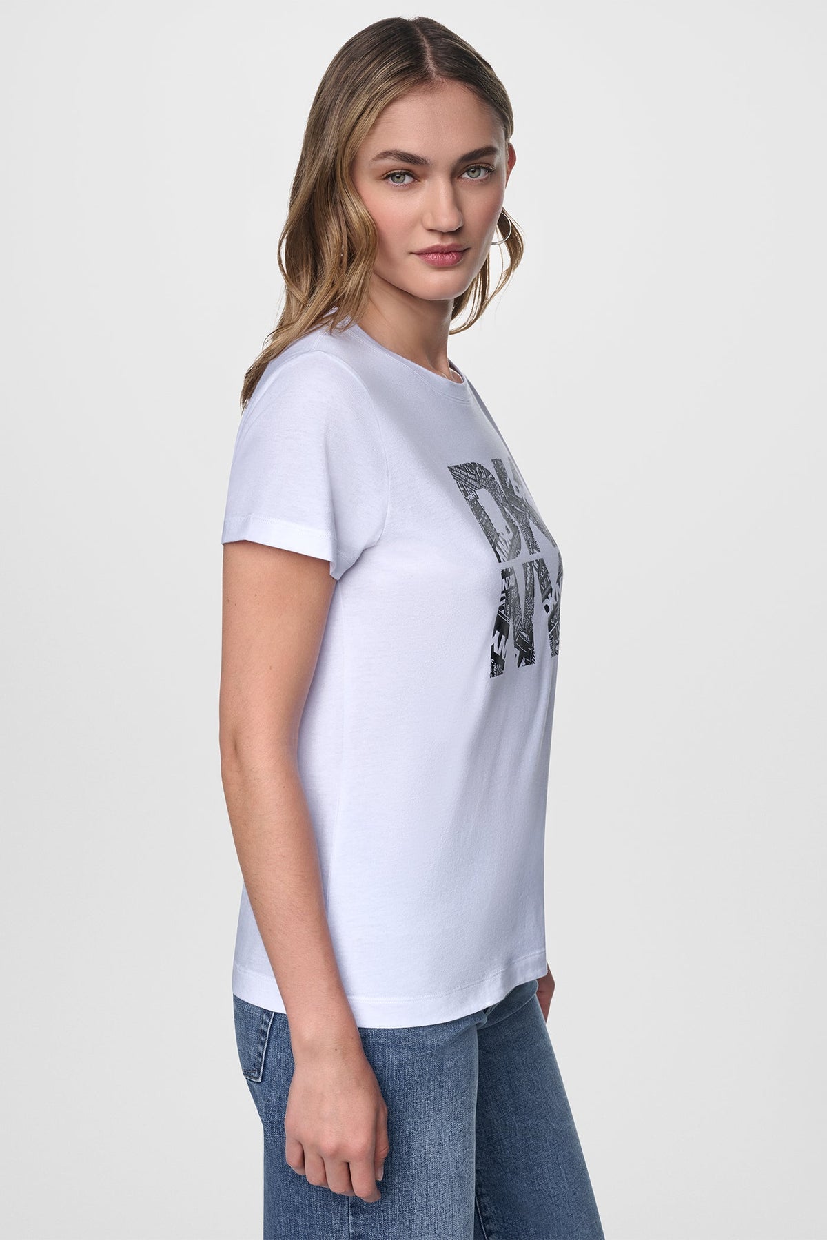 DKNY NEWSPRINT DKNY STACKED LOGO TEE