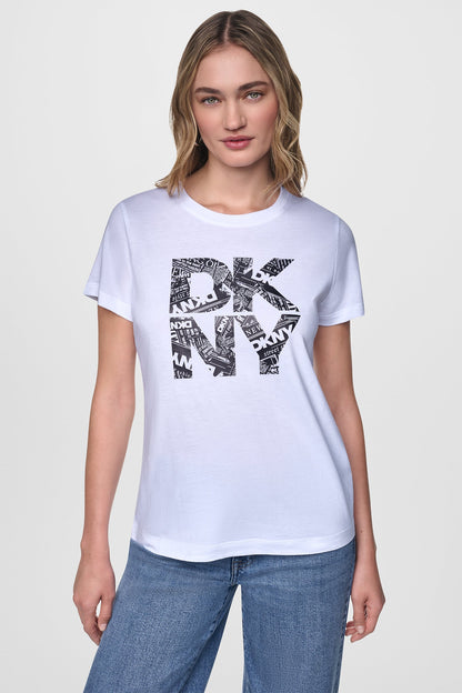 DKNY NEWSPRINT DKNY STACKED LOGO TEE