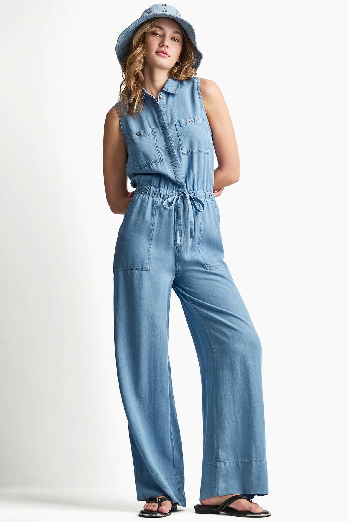 DKNY SLEEVELESS JUMPSUIT WITH COLLAR NECKLINE