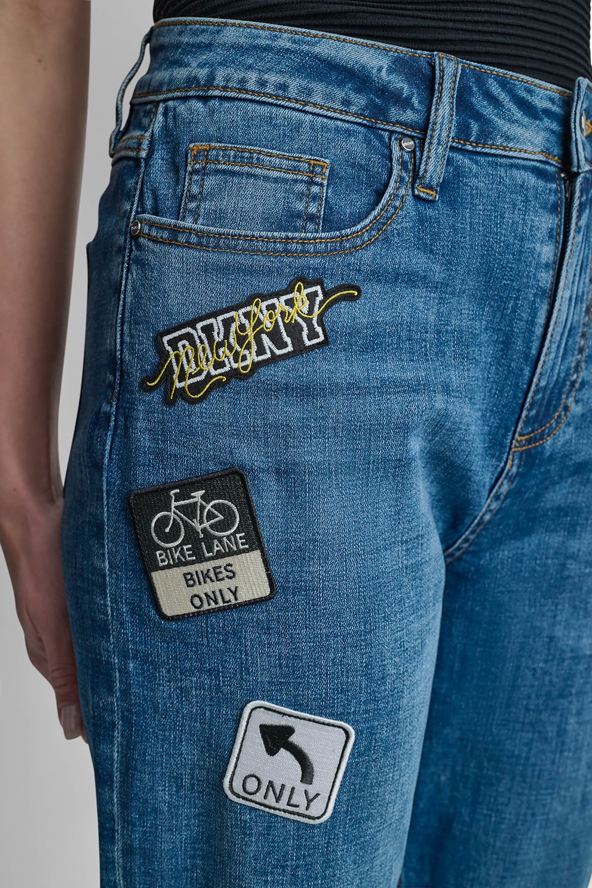 DKNY MID-RISE PINS AND PATCHES STRAIGHT-LEG JEAN