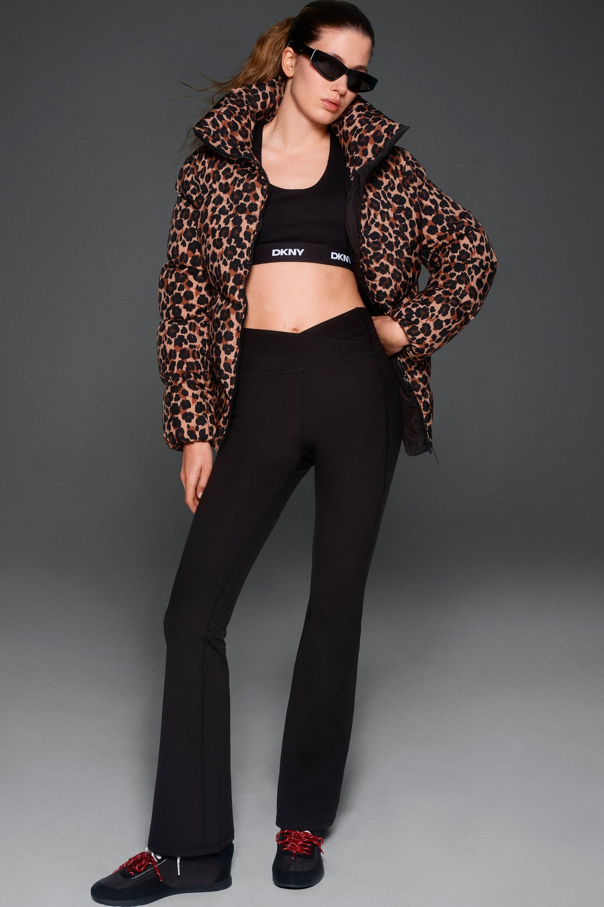 DKNY BALANCE COMPRESSION CROSSOVER FRONT FLARE PANT
