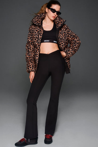 DKNY BALANCE COMPRESSION CROSSOVER FRONT FLARE PANT