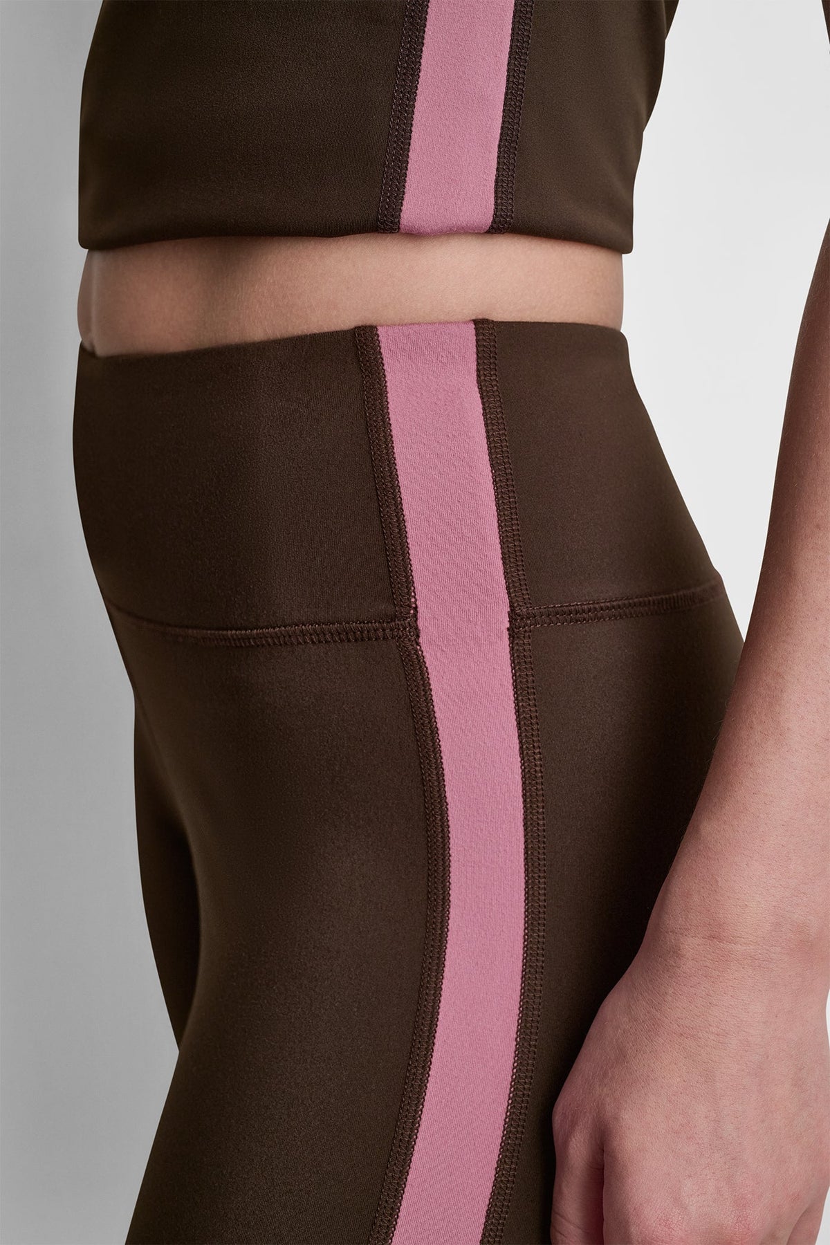 DKNY BALANCE COMPRESSION SIDE STRIPE FLARE LEGGING