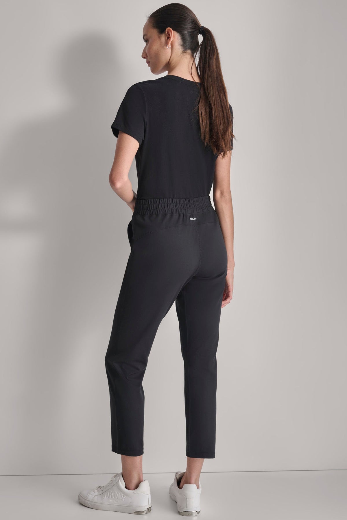 DKNY CROPPED MID-RISE BALANCE COMPRESSION SKINNY PANT