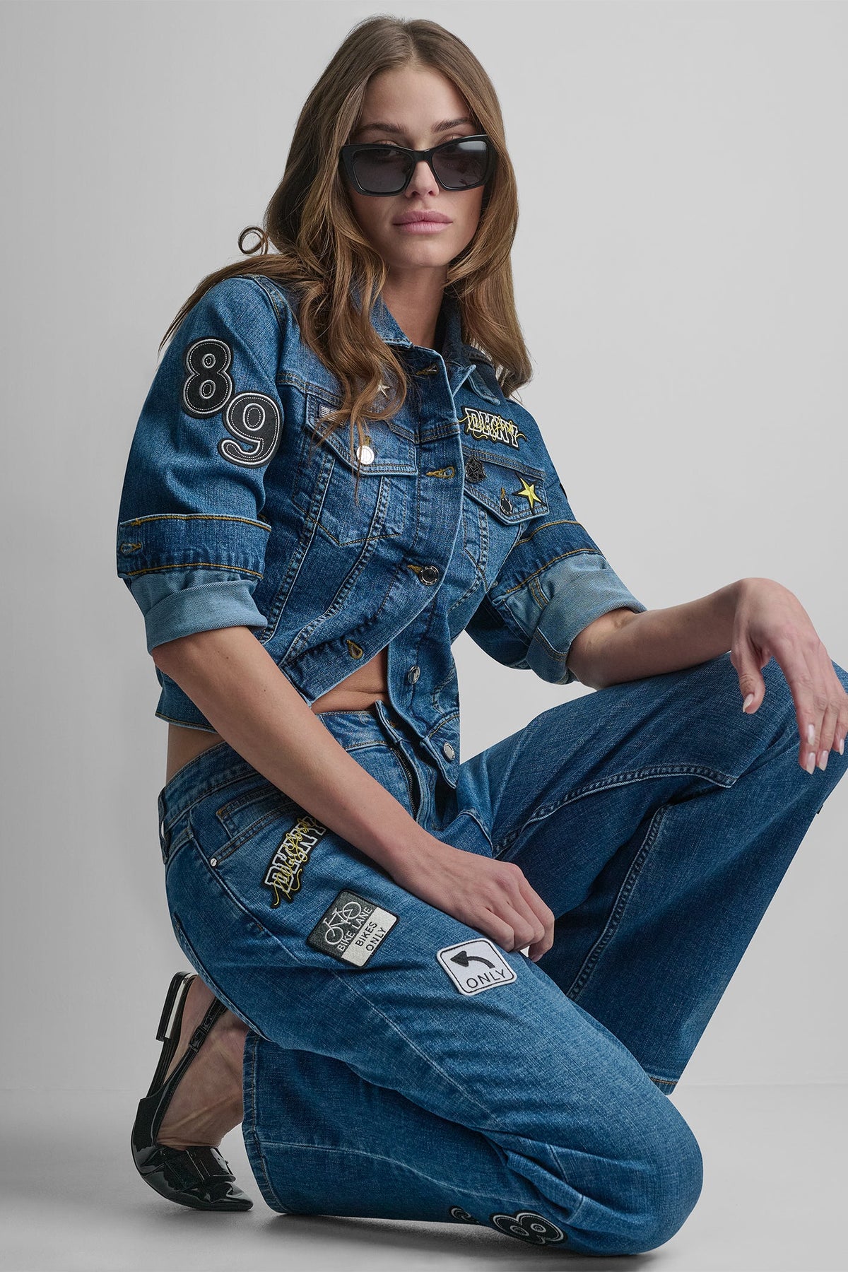 DKNY DENIM PINS AND PATCHES TRUCKER JACKET