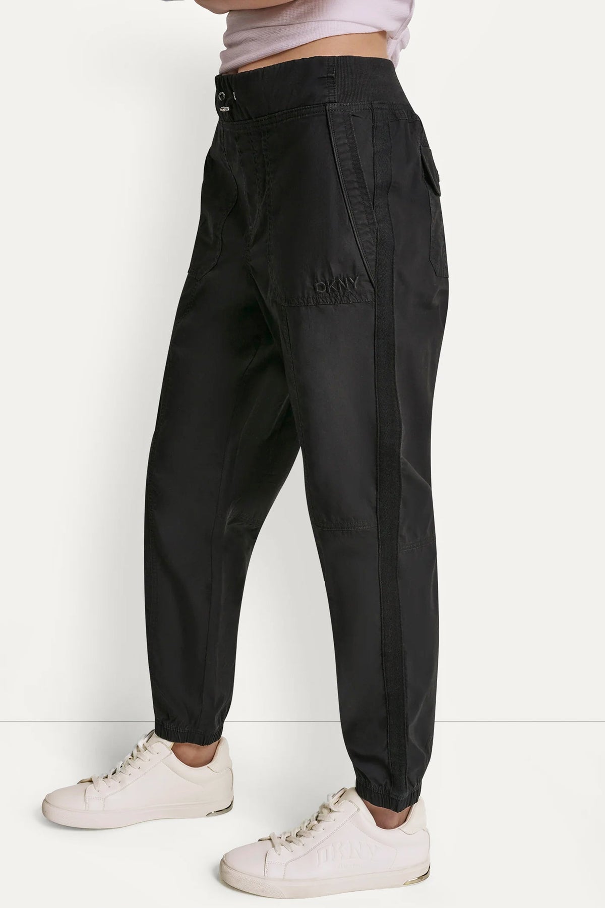 DKNY HIGH-RISE SLIM UTILITY JOGGER