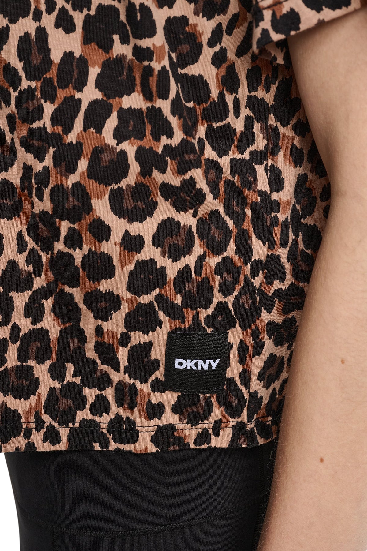 DKNY CROPPED ANIMAL PRINT TEE