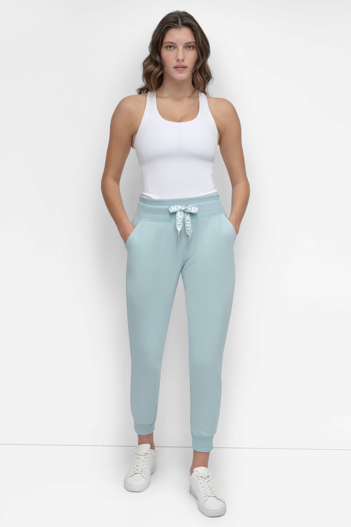DKNY TWO-TONE HIGH-RISE LOGO DRAWSTRING SKINNY JOGGER