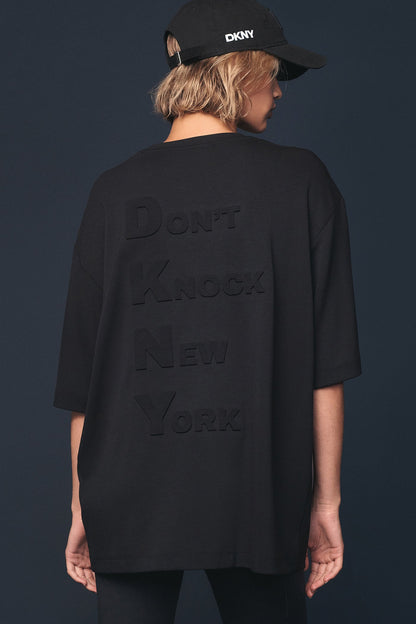 DKNY DKNY X YANKEES SHORT-SLEEVE EMBOSSED TEE