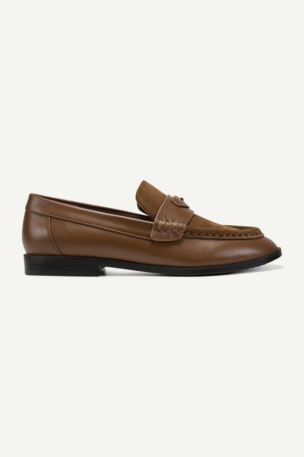DKNY DAYKIN LOAFER