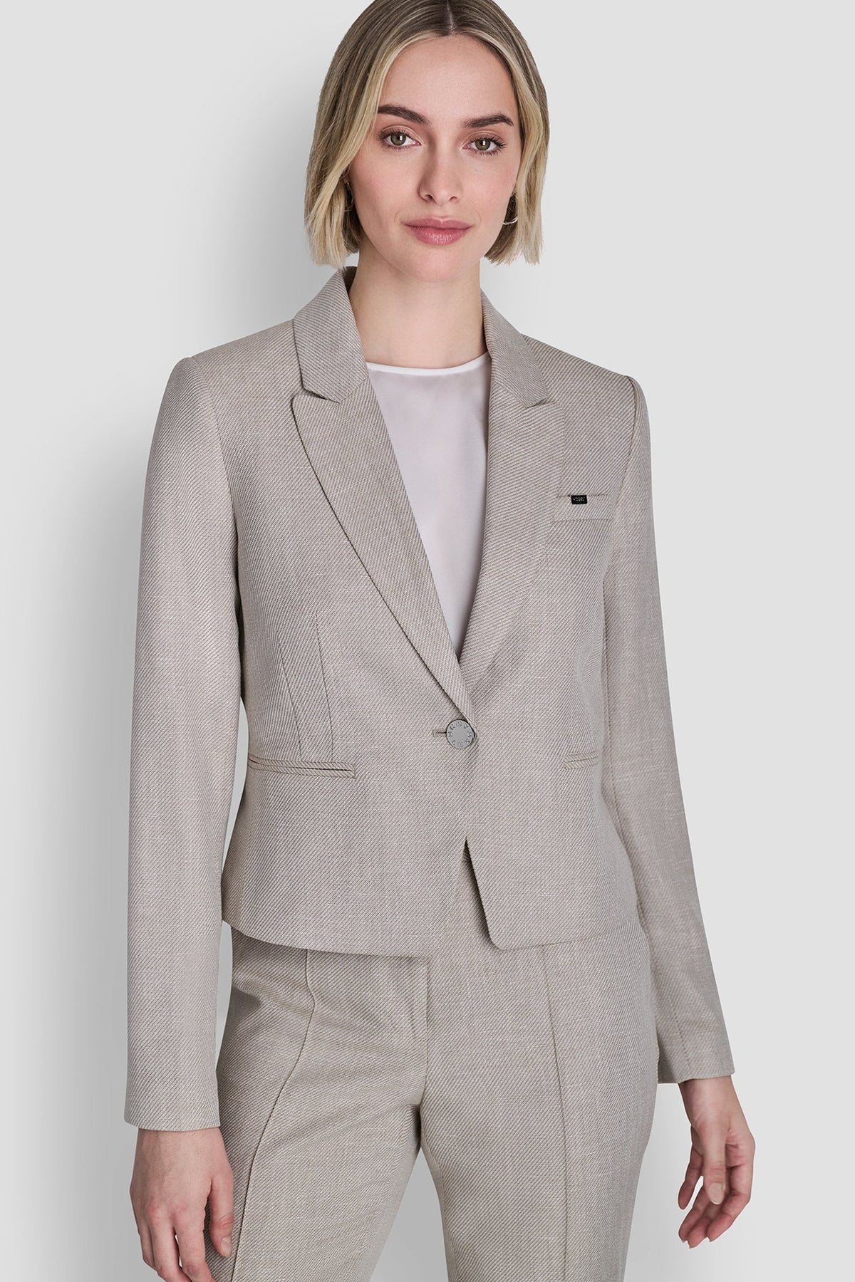 DKNY CROPPED SINGLE BUTTON BLAZER