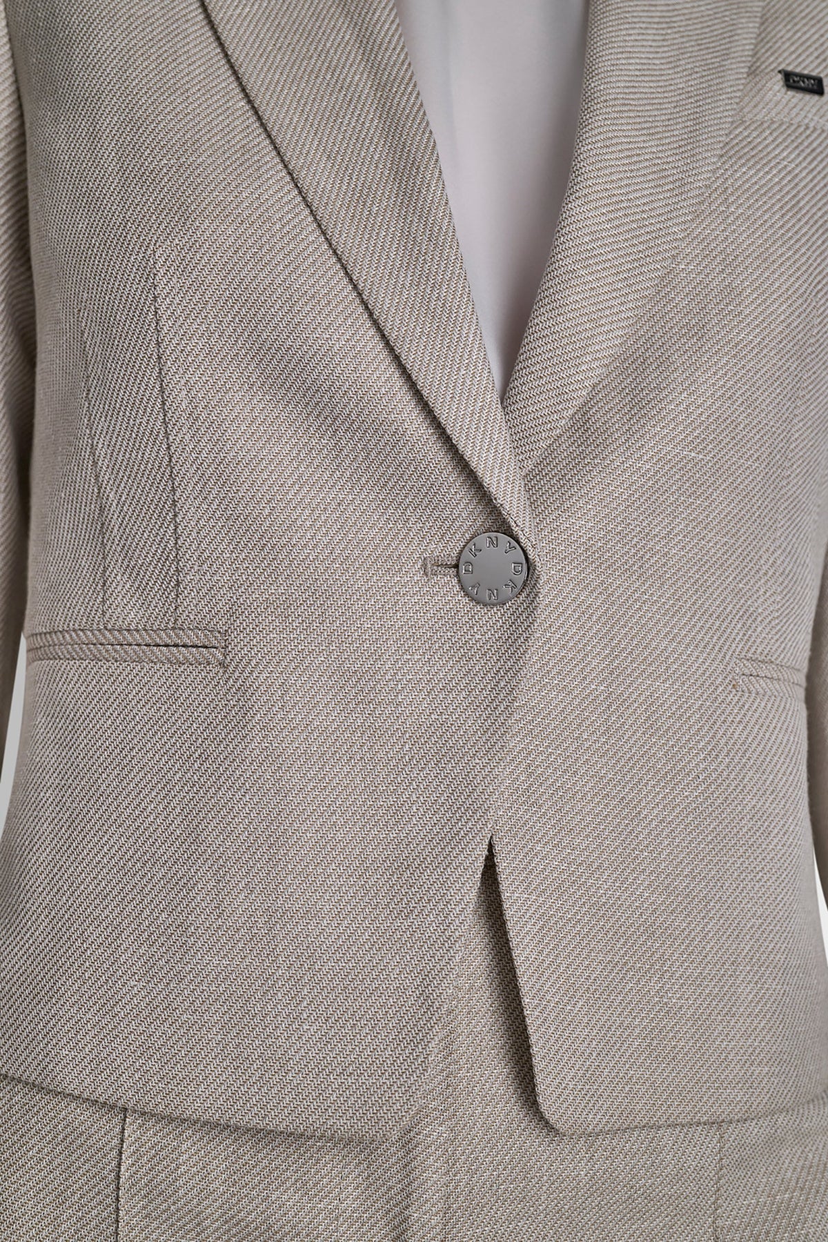 DKNY CROPPED SINGLE BUTTON BLAZER