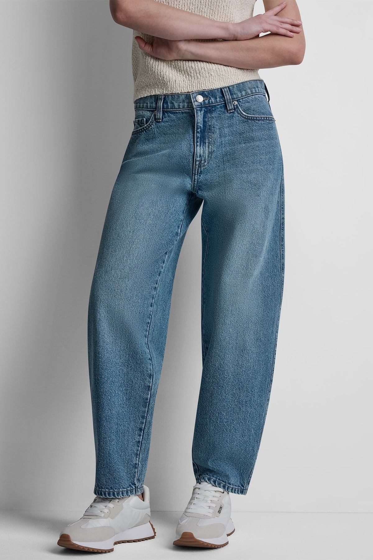 DKNY MID-RISE BABY BARREL LEG