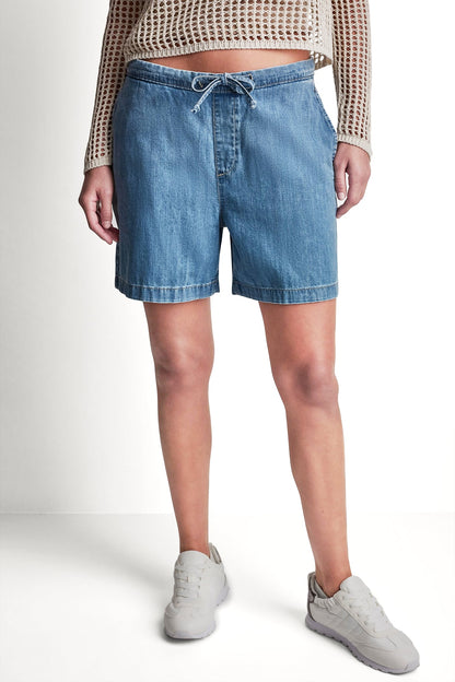 DKNY MID-RISE RELAXED DENIM SHORT WITH DRAWCORD
