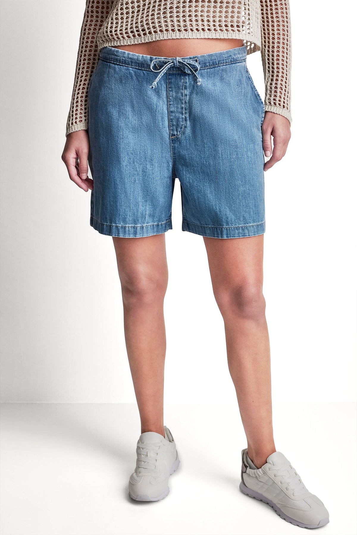 DKNY MID-RISE RELAXED DENIM SHORT WITH DRAWCORD