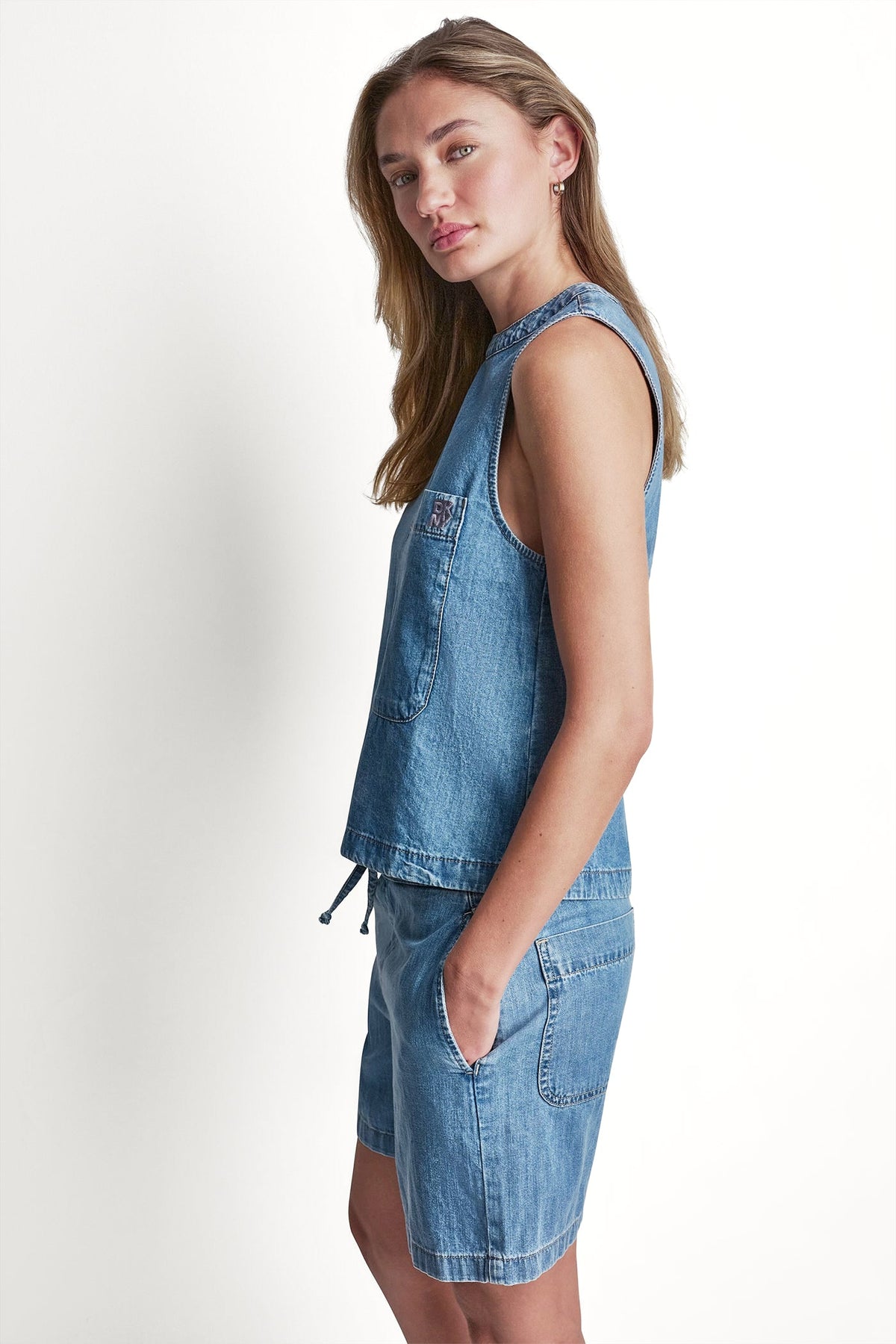 DKNY SLEEVELESS DENIM TOP