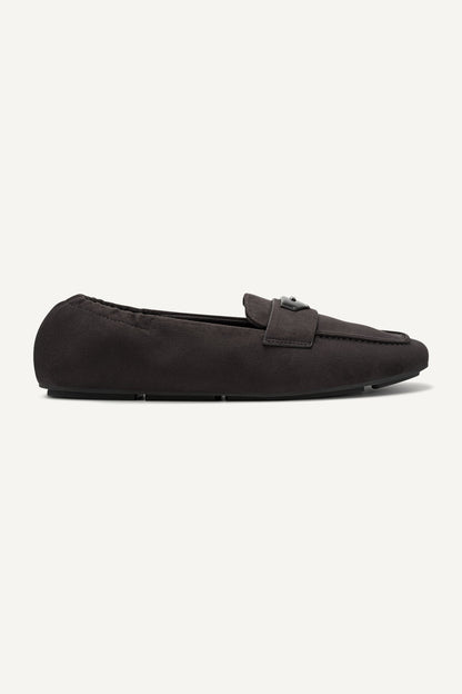 DKNY DELMAR DRIVER