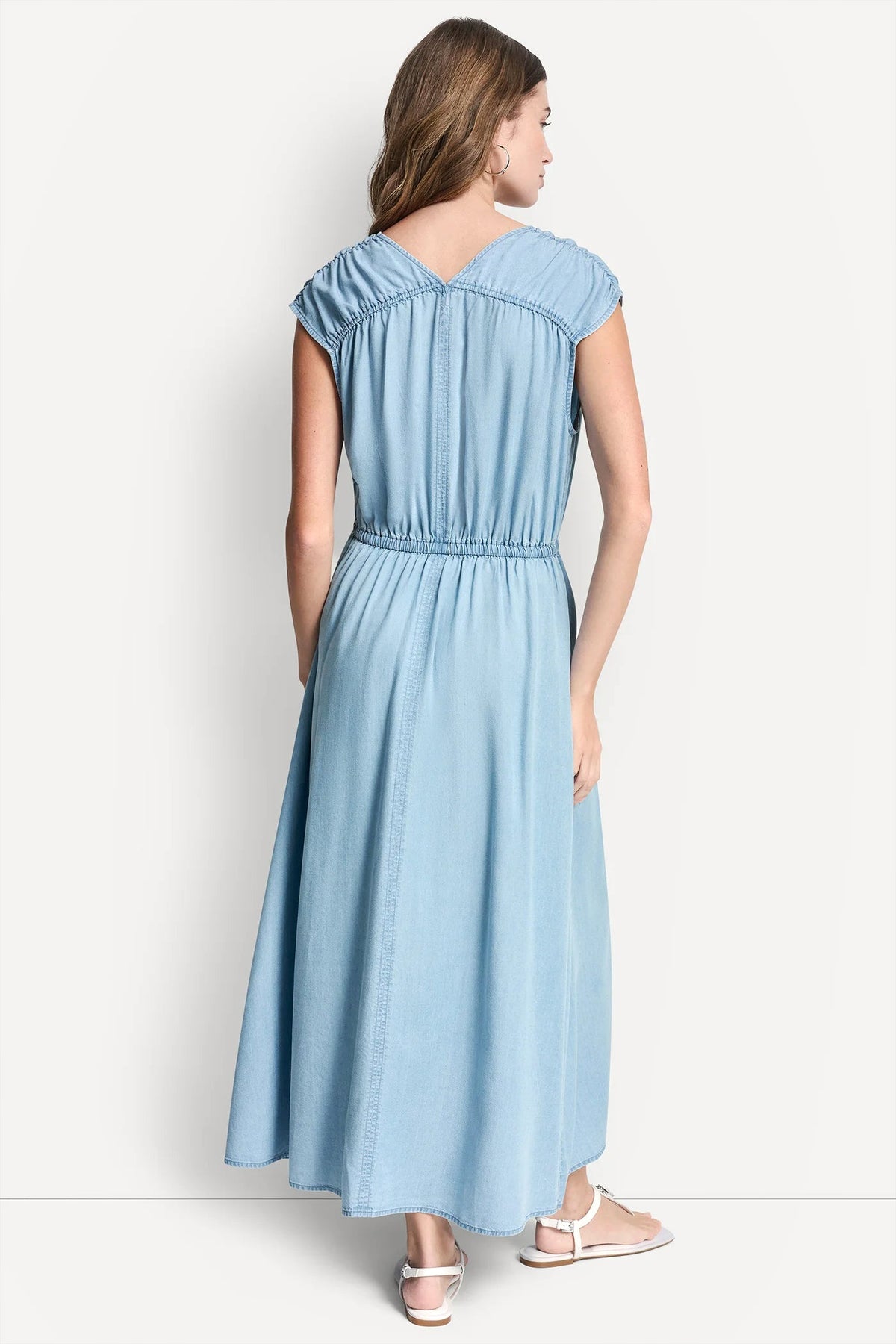 DKNY RUCHED V-NECK DRESS WITH TIE WAIST