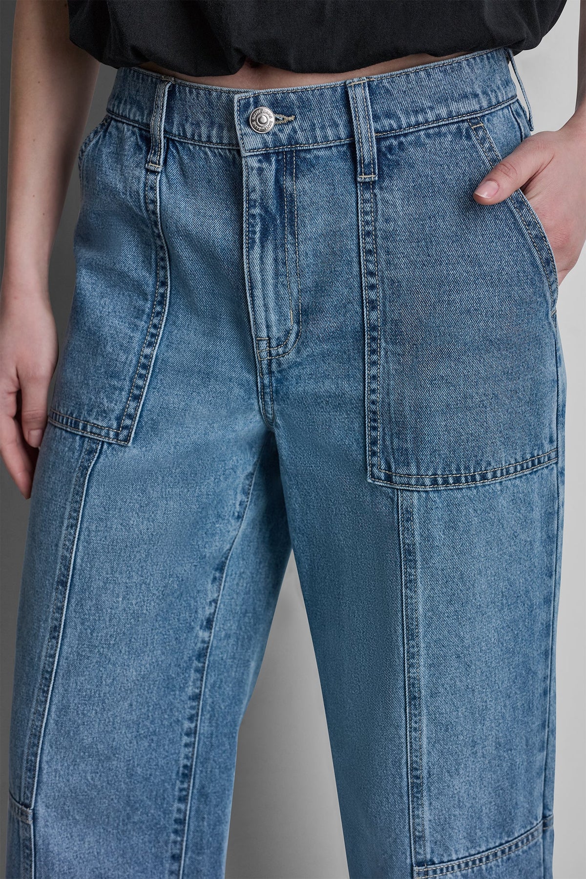 DKNY HIGH-RISE WIDE-LEG UTILITY ANKLE JEAN