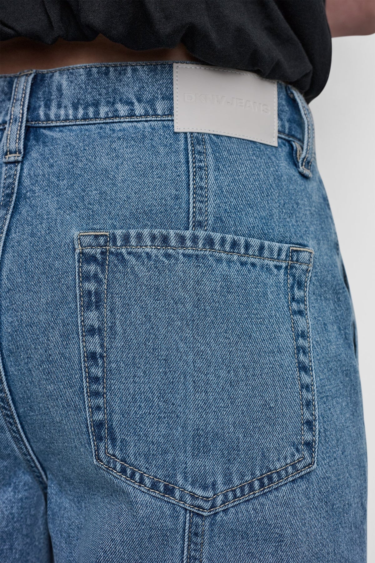DKNY HIGH-RISE WIDE-LEG UTILITY ANKLE JEAN