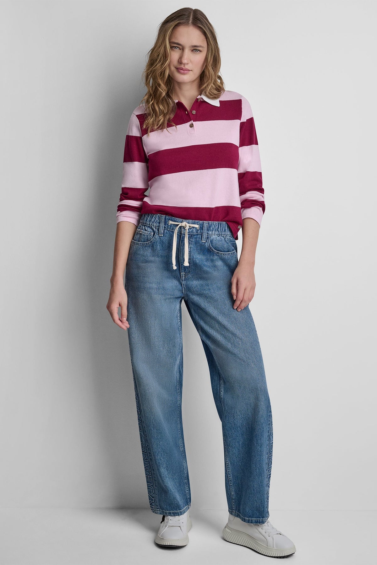 DKNY MID-RISE STRAIGHT LEG WITH LOGO DETAIL