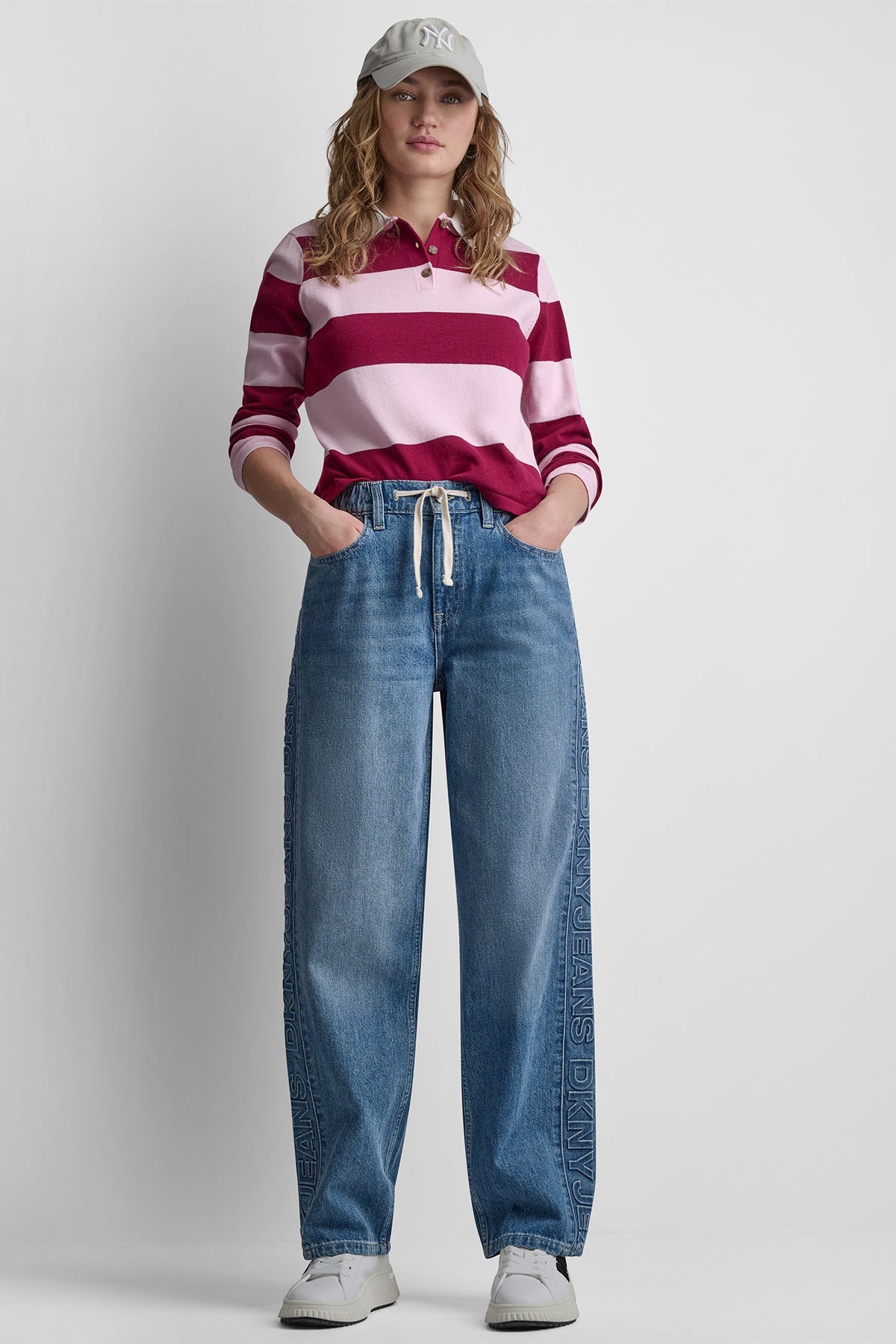 DKNY MID-RISE STRAIGHT LEG WITH LOGO DETAIL