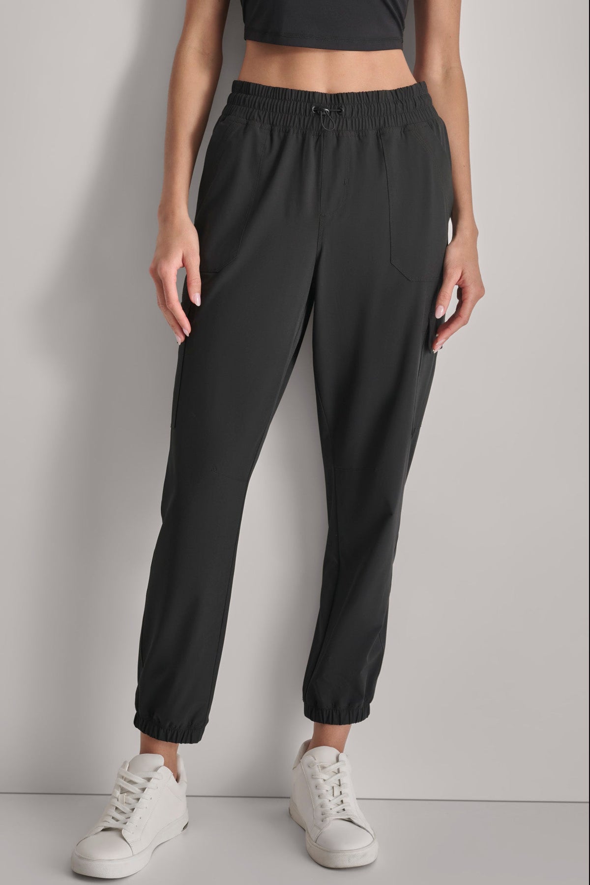 DKNY HIGH-RISE RELAXED CARGO JOGGER