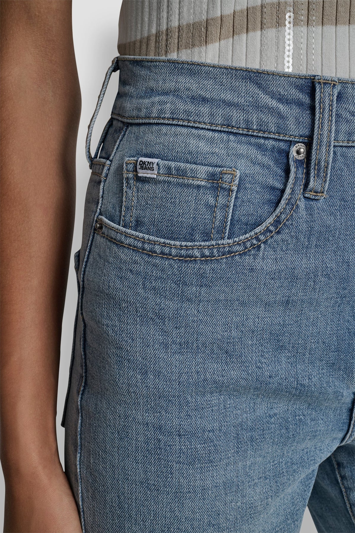 DKNY HIGH-RISE CLASSIC STRAIGHT