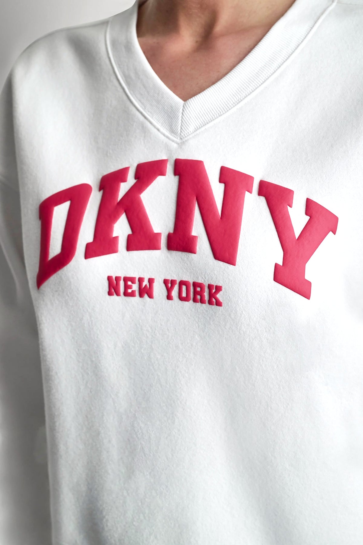 DKNY PUFF VARSITY LOGO V-NECK PULLOVER