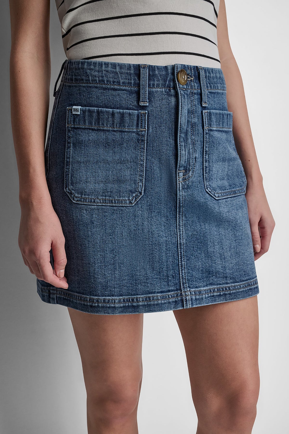 DKNY HIGH-RISE PATCH POCKET MINI SKIRT