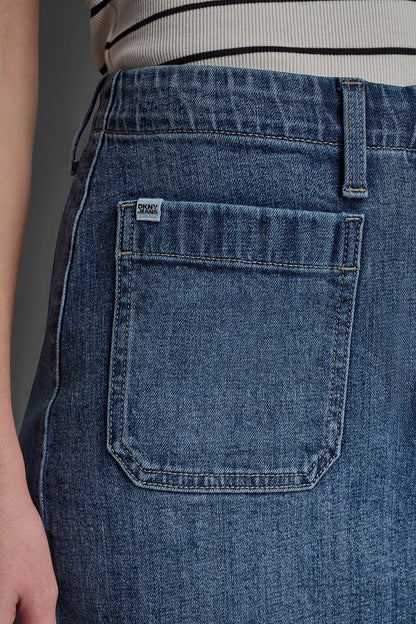 DKNY HIGH-RISE PATCH POCKET MINI SKIRT