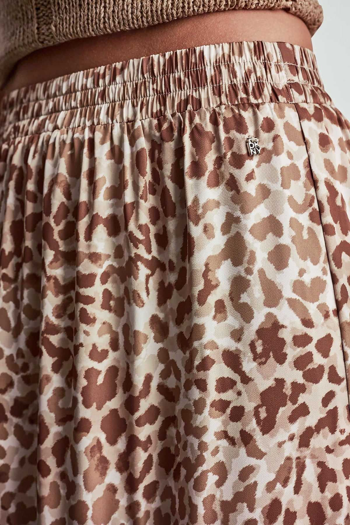 DKNY TIERED SATIN PRINTED SKIRT
