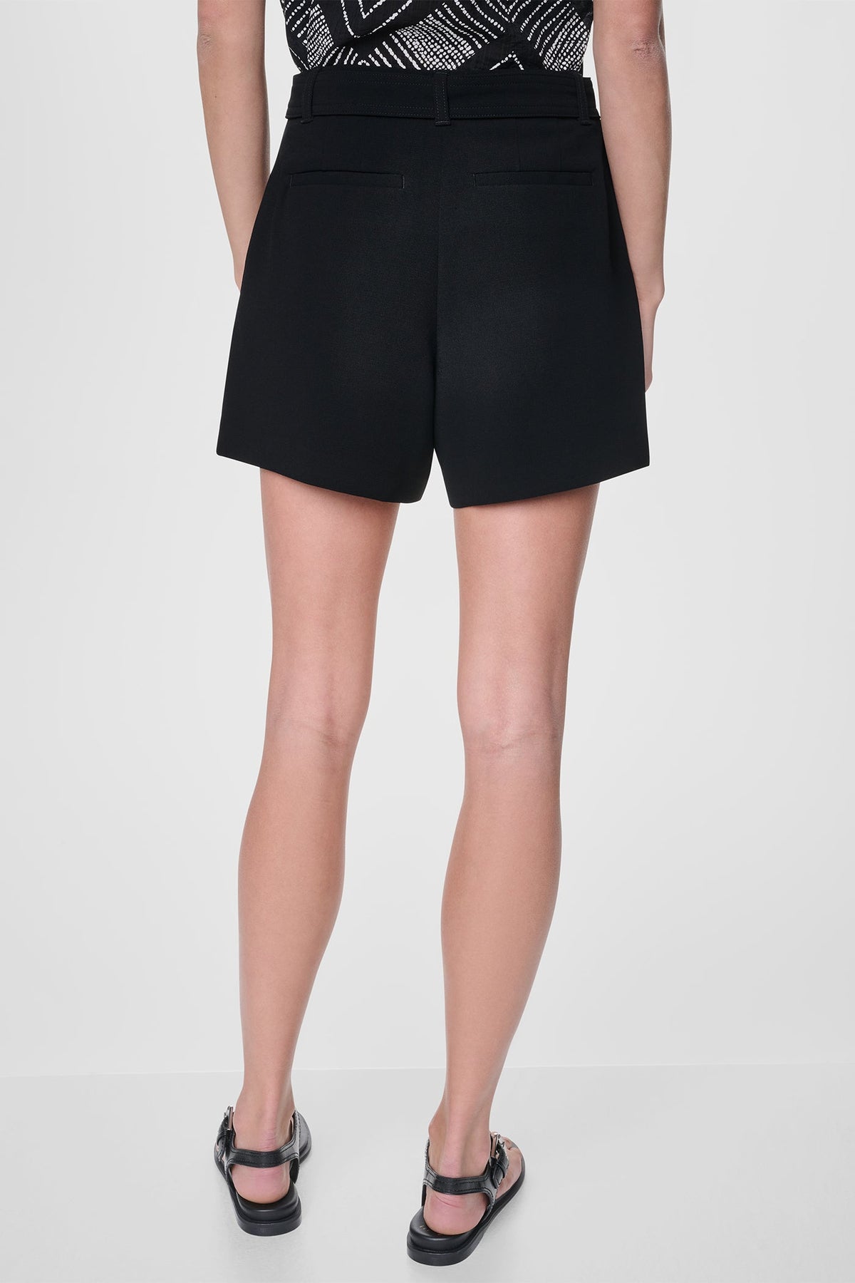 DKNY BELTED PATCH POCKET CREPE SHORTS