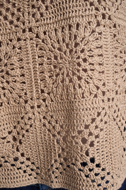 DKNY SLEEVELESS CROCHET SQUARE SWEATER