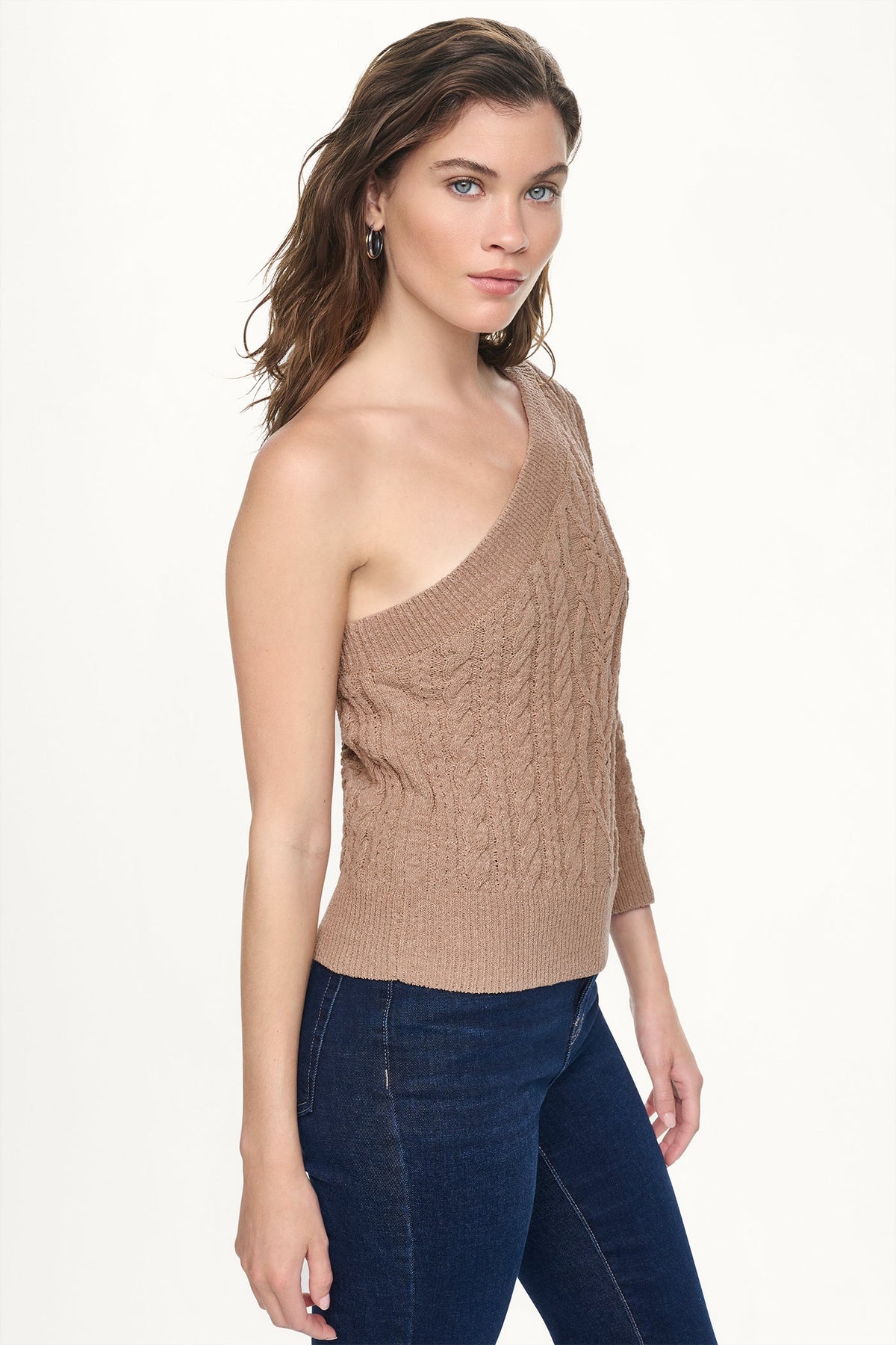 DKNY ONE SHOULDER CABLE KNIT SWEATER
