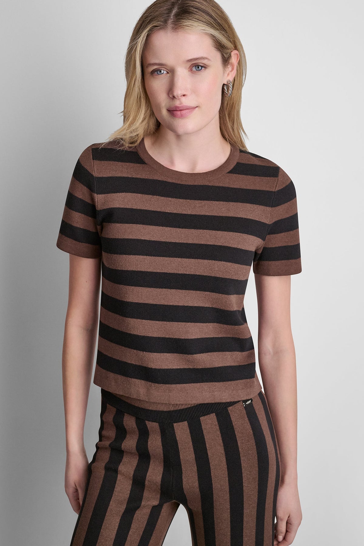DKNY SHORT SLEEVE STRIPE SWEATER