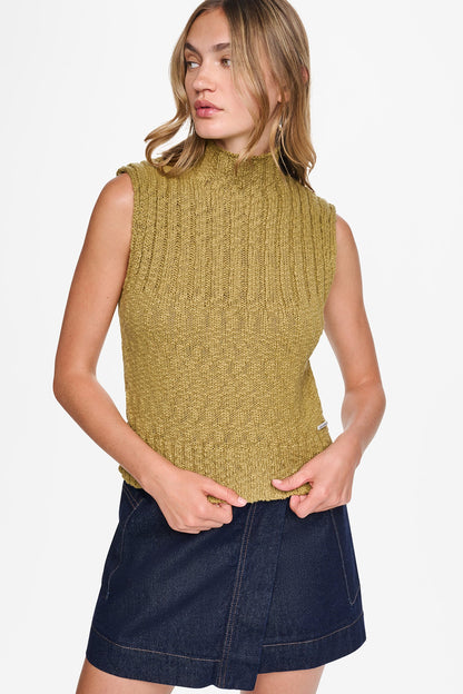 DKNY RIBBED MOCK-NECK SWEATER VEST