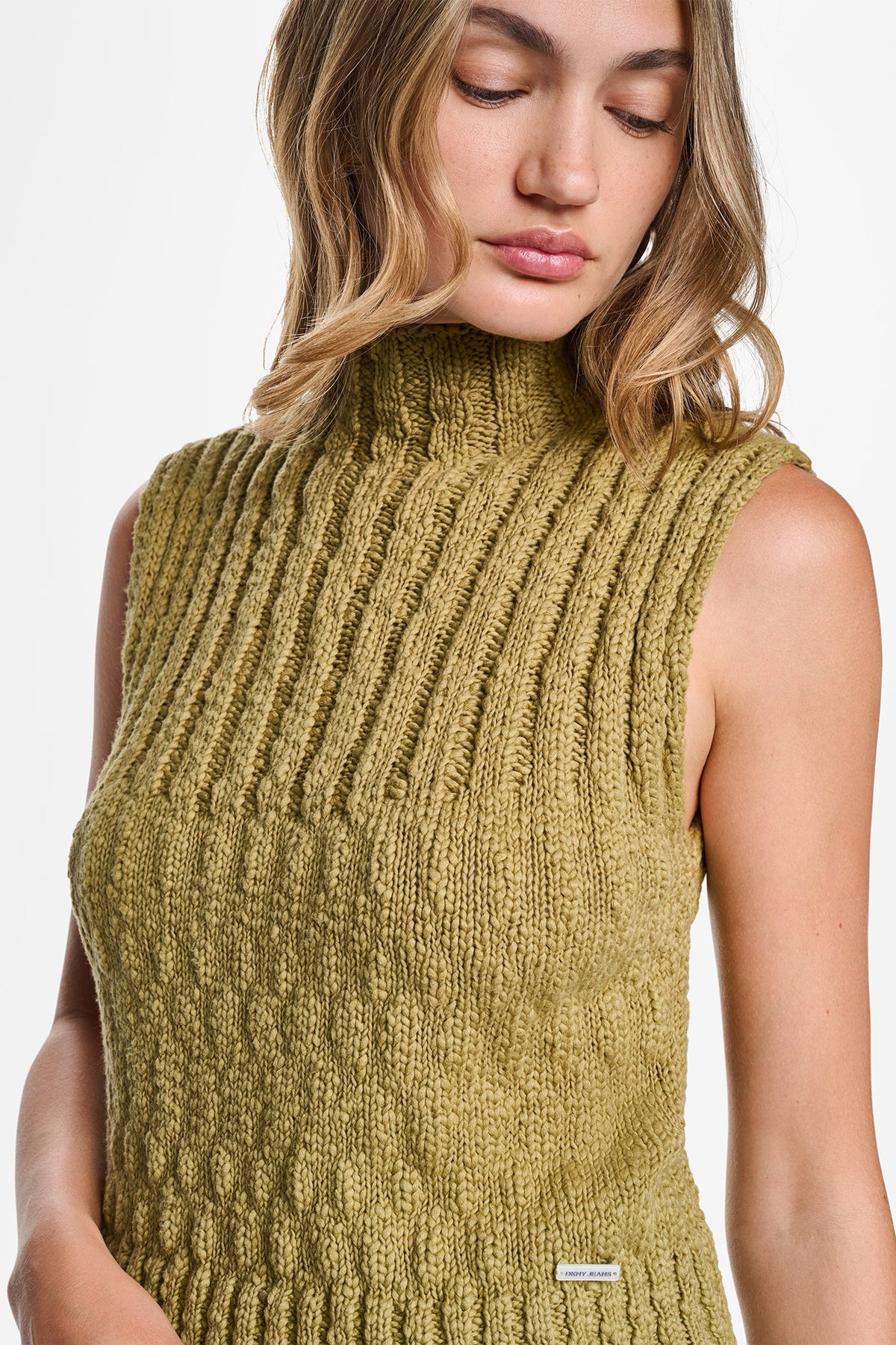 DKNY RIBBED MOCK-NECK SWEATER VEST