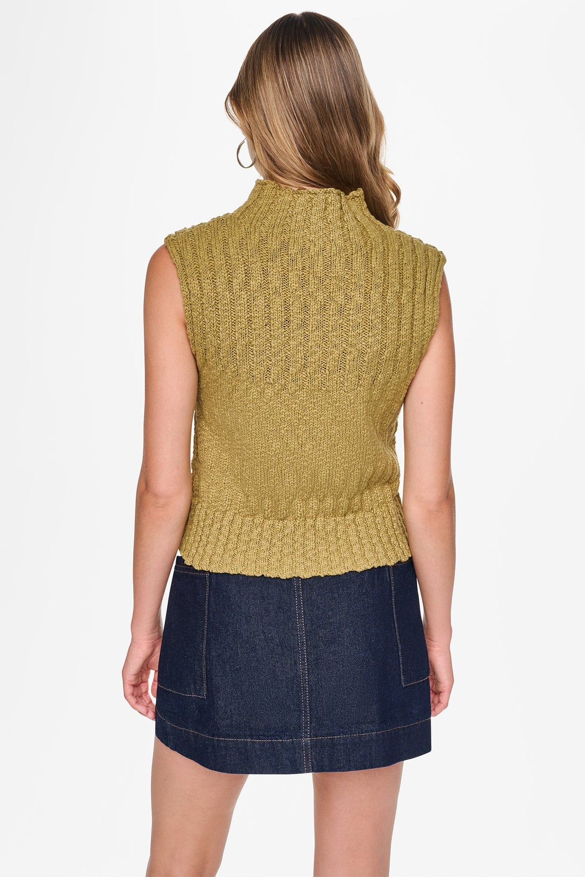 DKNY RIBBED MOCK-NECK SWEATER VEST