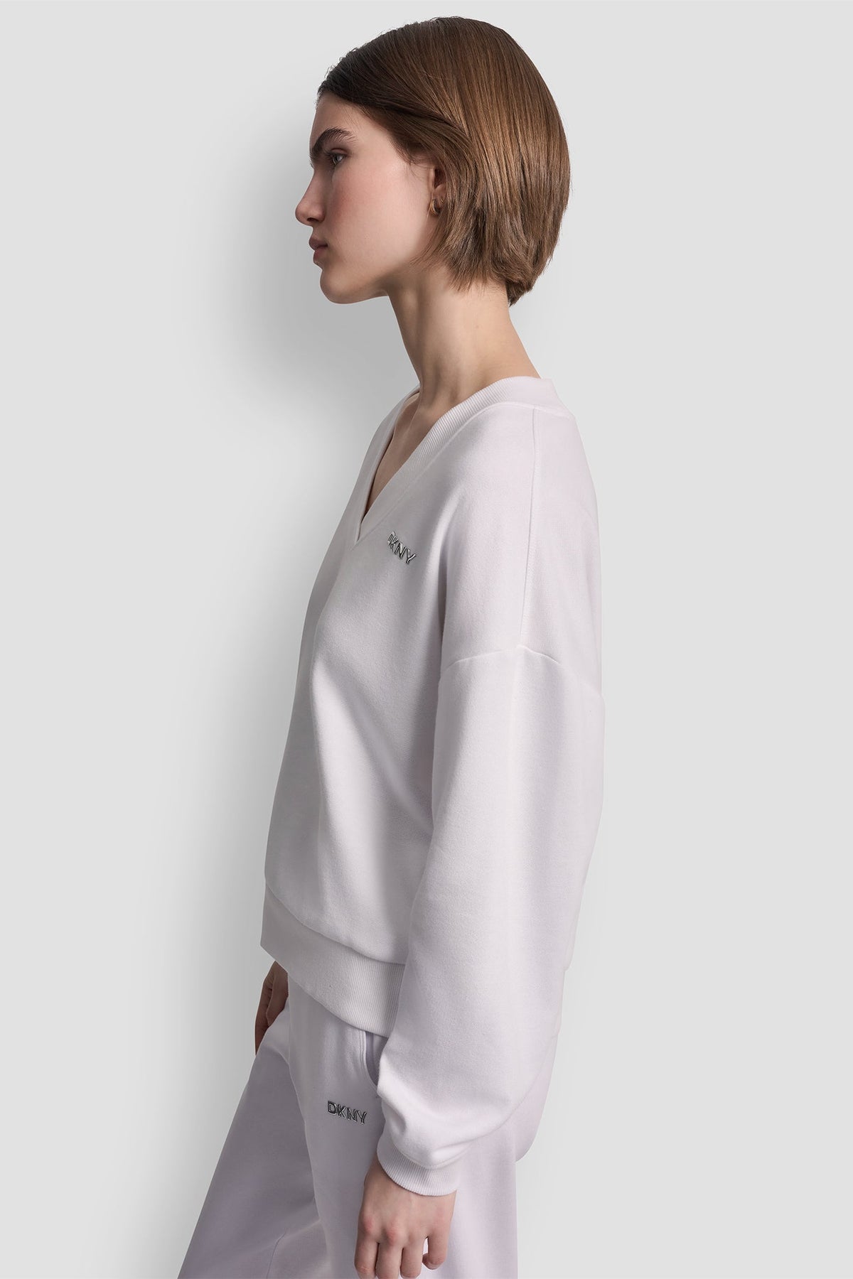 DKNY METALLIC BUBBLE LOGO V-NECK PULLOVER